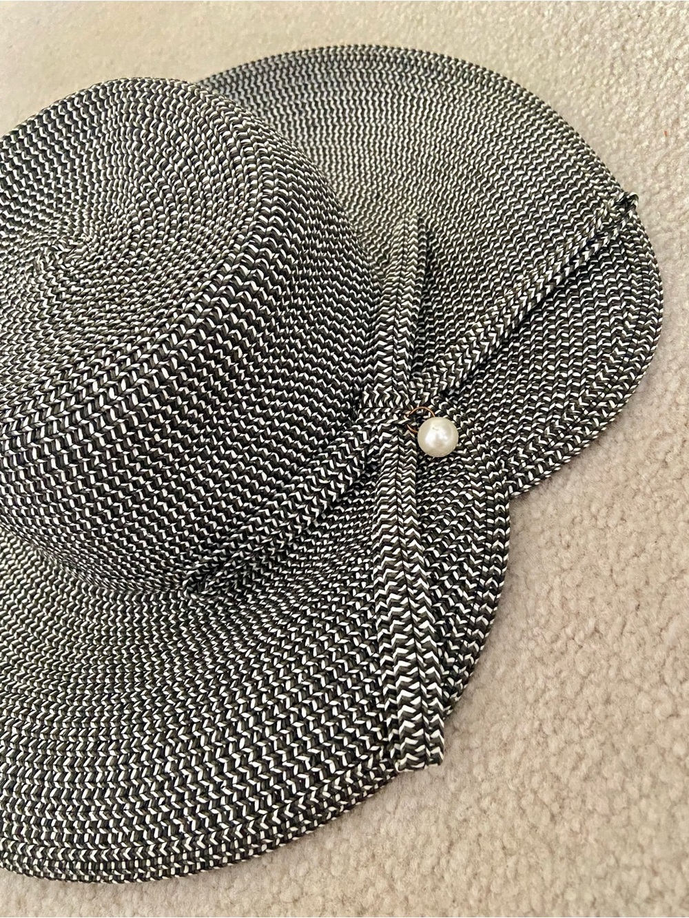 Women’s Grey Straw Sun Hat with Pearl Accent